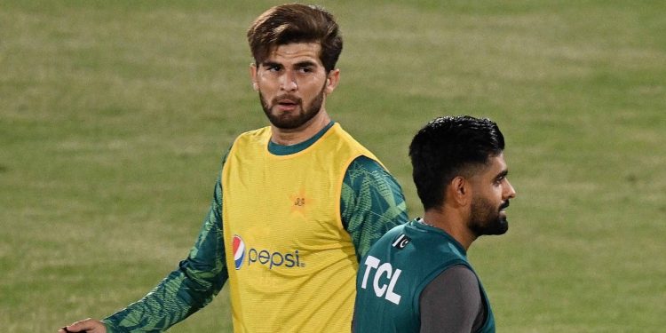 Azhar Mahmood disputes Wasim Akram's assertion that Shaheen and Babar are close friends and that they are conversing