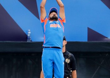 Yuvraj Singh gives Mohammed Siraj a fielding medal for his incredible catch against the United States at the T20 World Cup in 2024.