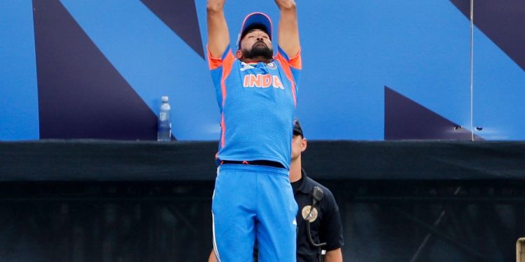 Yuvraj Singh gives Mohammed Siraj a fielding medal for his incredible catch against the United States at the T20 World Cup in 2024.