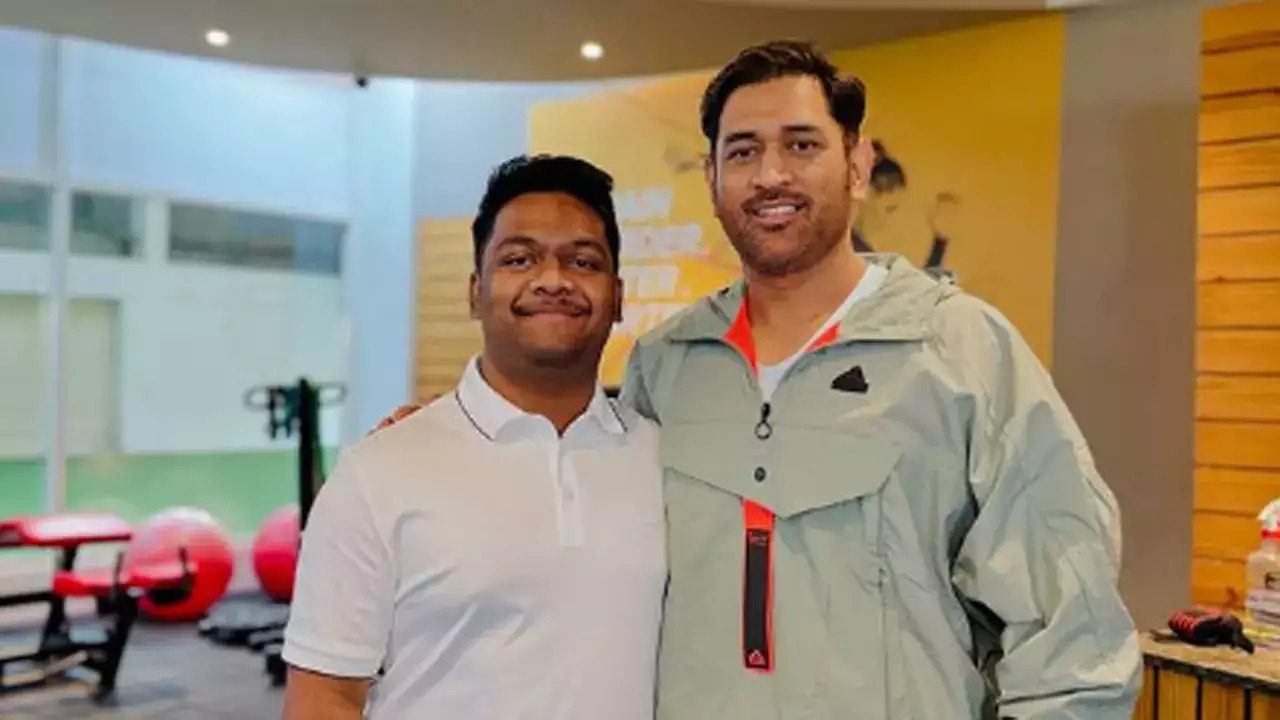 Watch: MS Dhoni attends birthday celebration of gym friend
