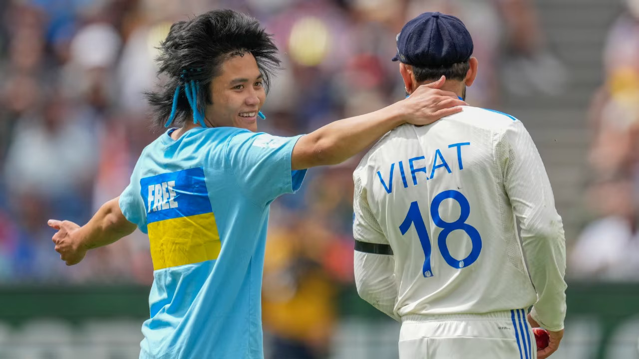 AUS vs IND: Pitch invader's brazen attempt to hug Virat Kohli ends in police custody