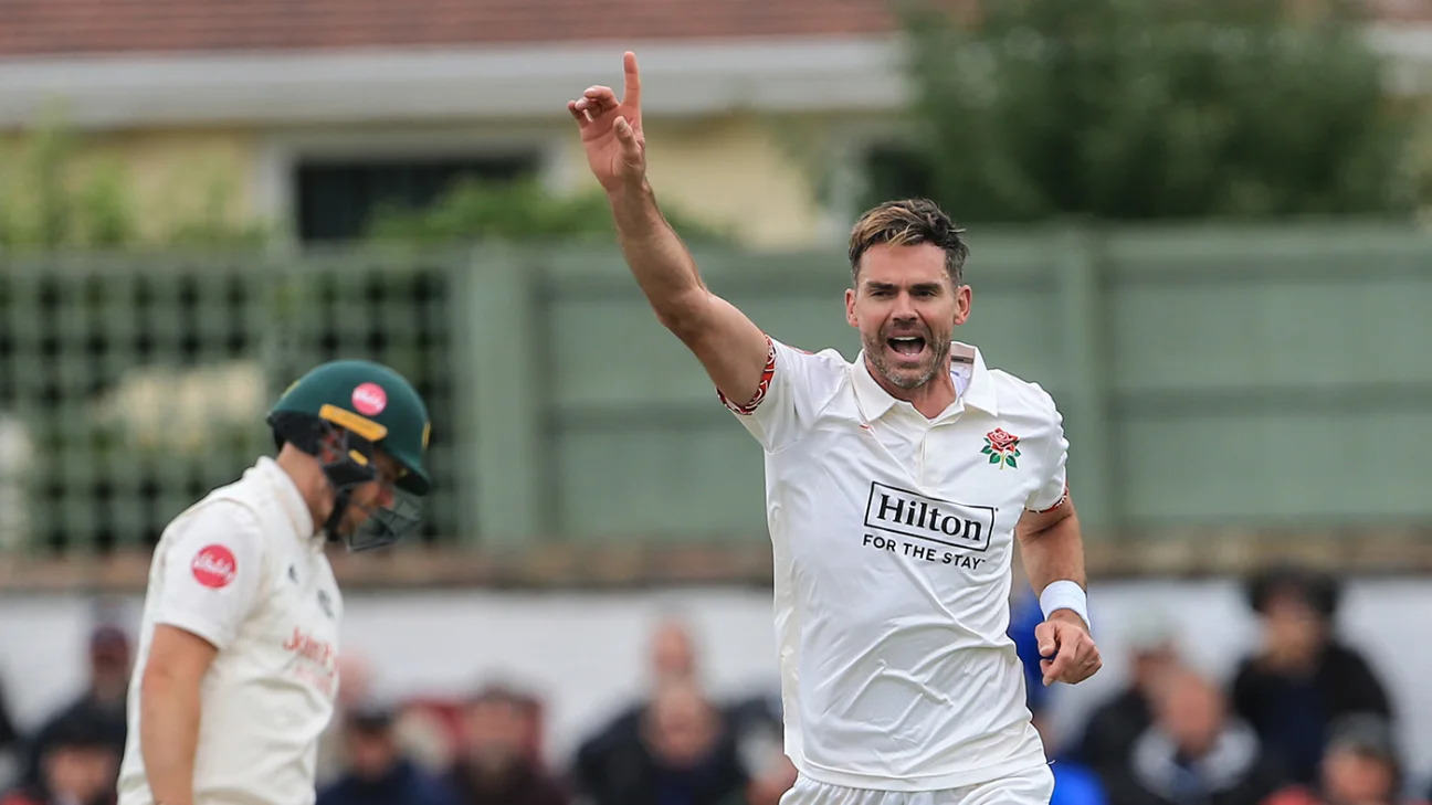 James Anderson signs one-year Lancashire contract
