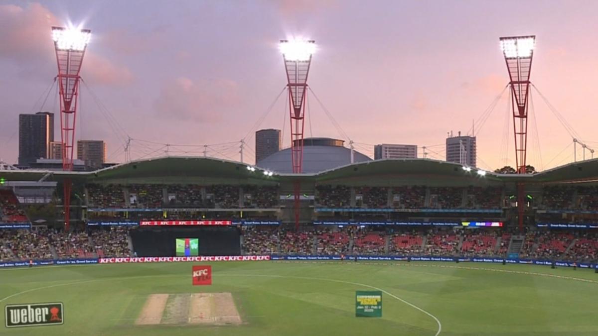 WATCH: Lightning halted BBL 2025 knockout match in Sydney Thunder vs Melbourne Stars