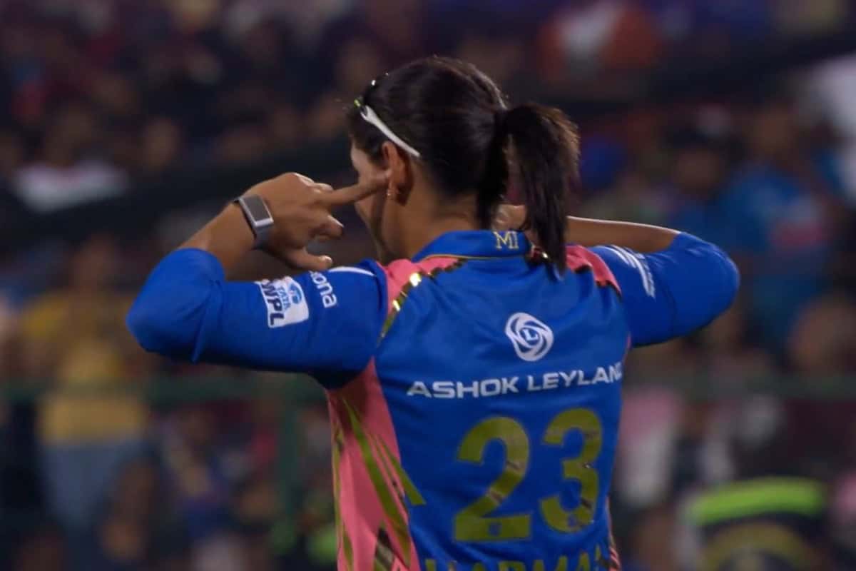 Watch: Harmanpreet Kaur reacts to roaring fans in Chinnaswamy, covers ears in RCB vs MI WPL 2025 clash