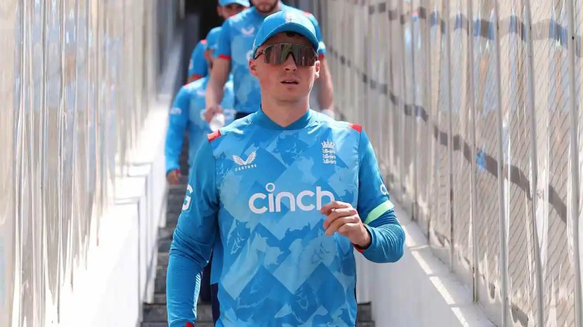 ‘Are you serious?'- Sunil Gavaskar criticises Tom Banton for an unwarranted DRS call