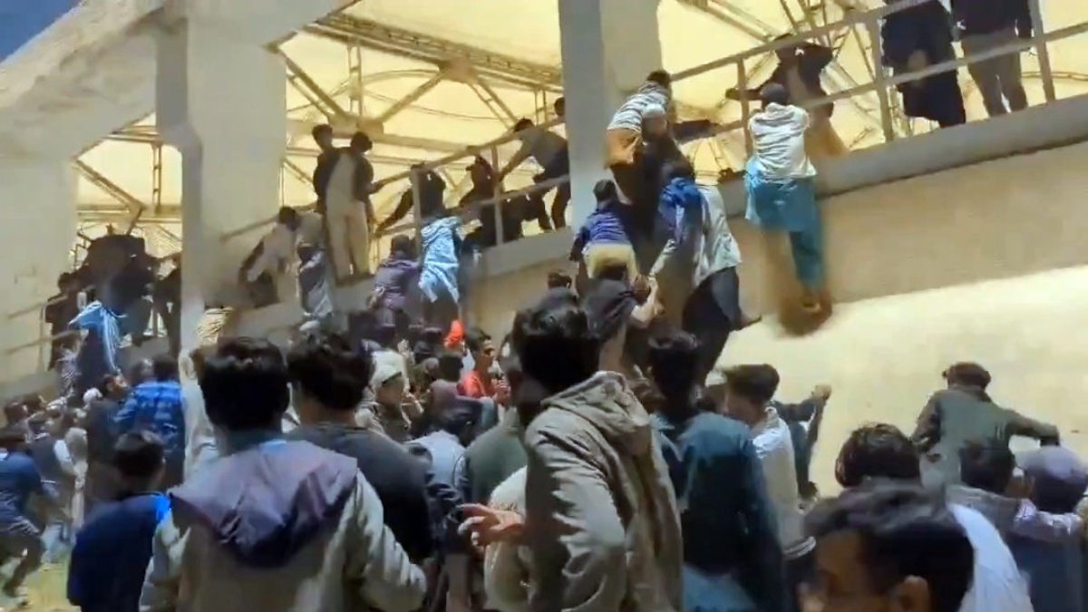 Watch: Fans break security in National Stadium in Karachi during opening ceremony