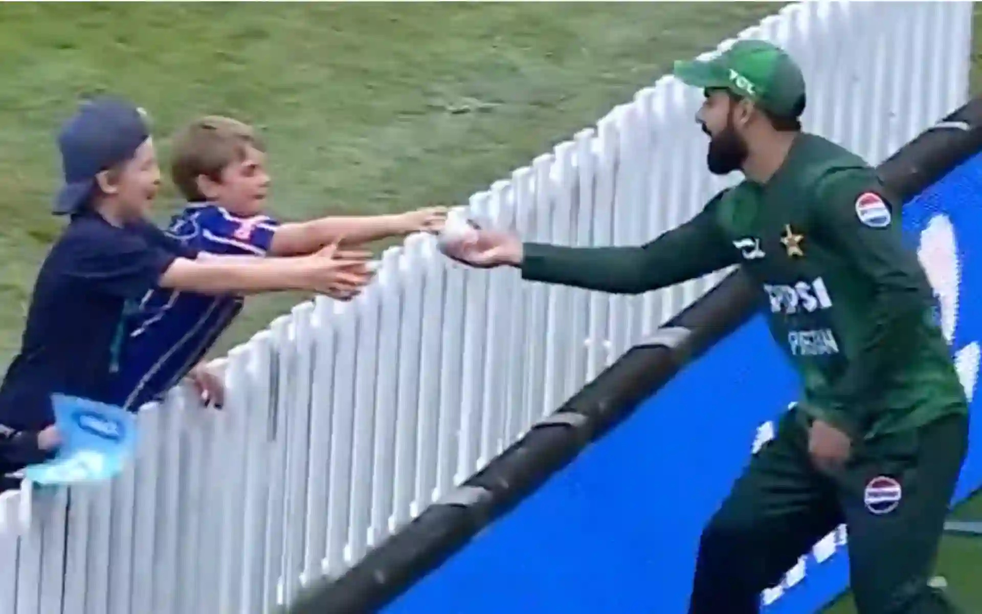 Watch: Shadab Khan tricks young fans at boundary line in NZ vs PAK 2nd T20I in Dunedin
