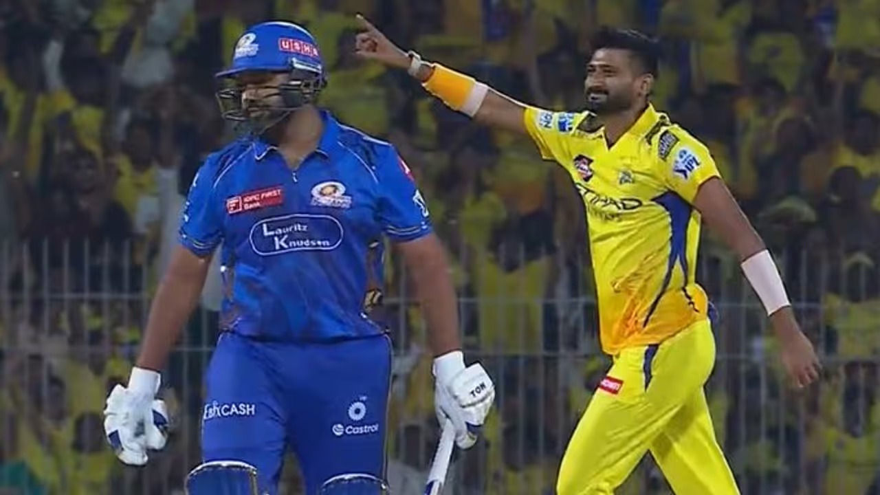 [WATCH] IPL 2025: Khaleel Ahmed sent Rohit Sharma packing for duck in CSK vs MI match