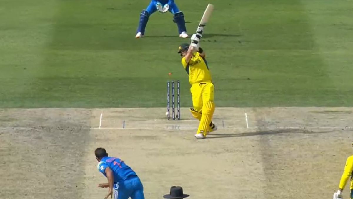 Watch: Steve Smith gets cleaned up after missing Mohammed Shami's low full toss
