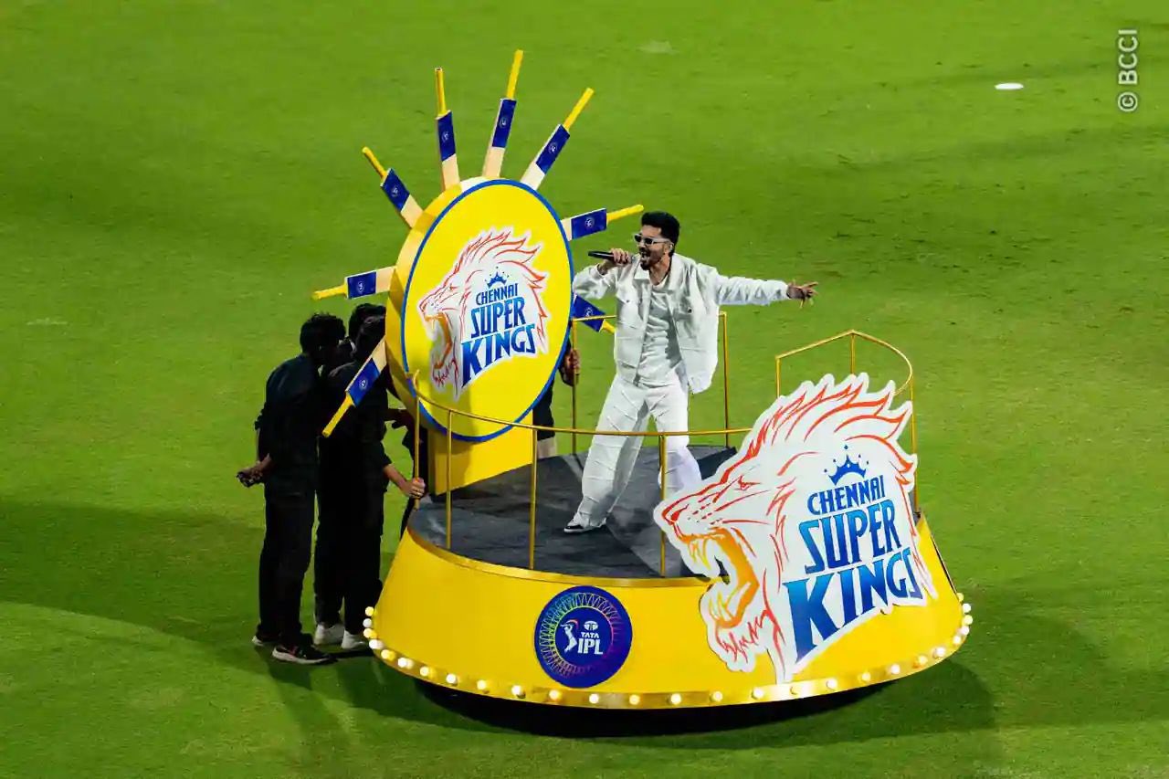 [WATCH] IPL 2025: Anirudh Ravichander performs 'Thalaivar Alappara' at Chepauk for CSK vs MI match