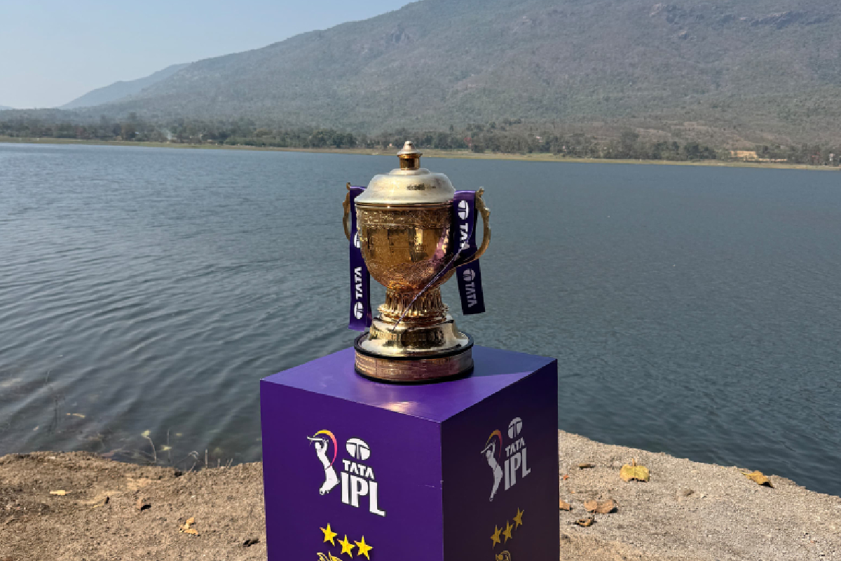 KKR's IPL Trophy Tour makes grand entrance in Patna