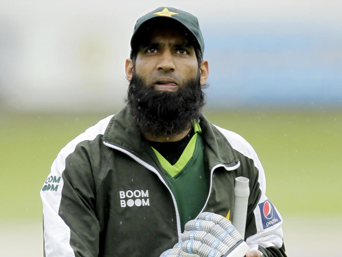 Mohammad Yousuf, Pakistan's batting coach, reverses decision, will travel to New Zealand on tour
