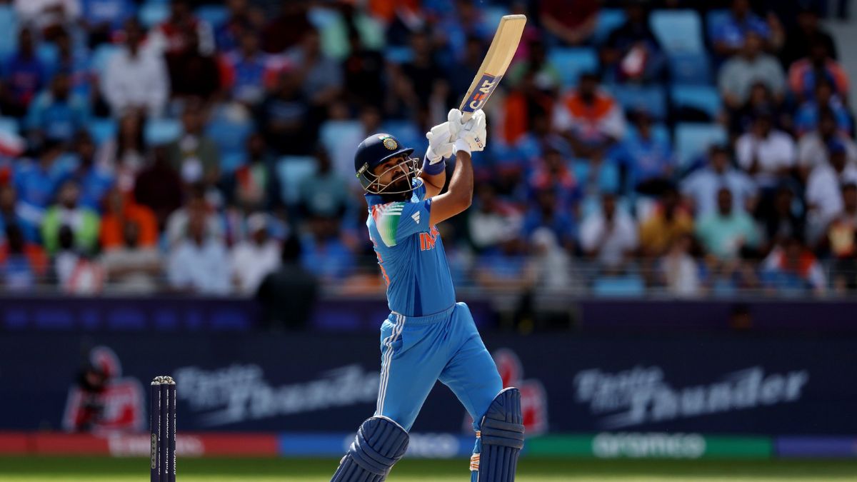 Watch: Shreyas Iyer dispatches O'Rourke for trademark lofted six