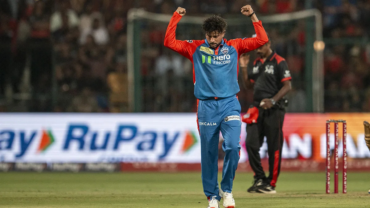[WATCH] IPL 2025: Kuldeep Yadav delivers twin hits with identical balls
