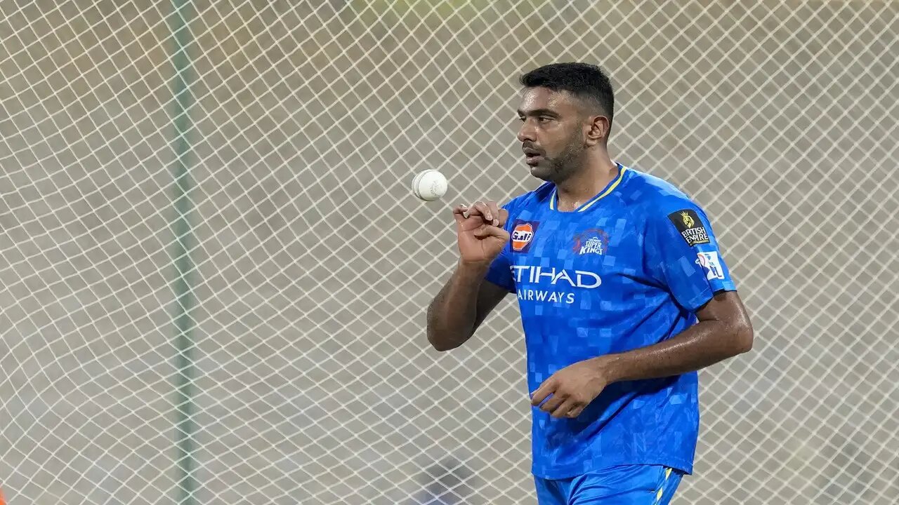 Former World Cup Winner Bashes Ashwin's Defensive Bowling in IPL