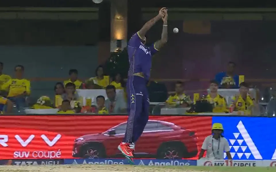 [WATCH] Sunil Narine drops a catch and gives Vijay Shankar a life at 0 in IPL 2025