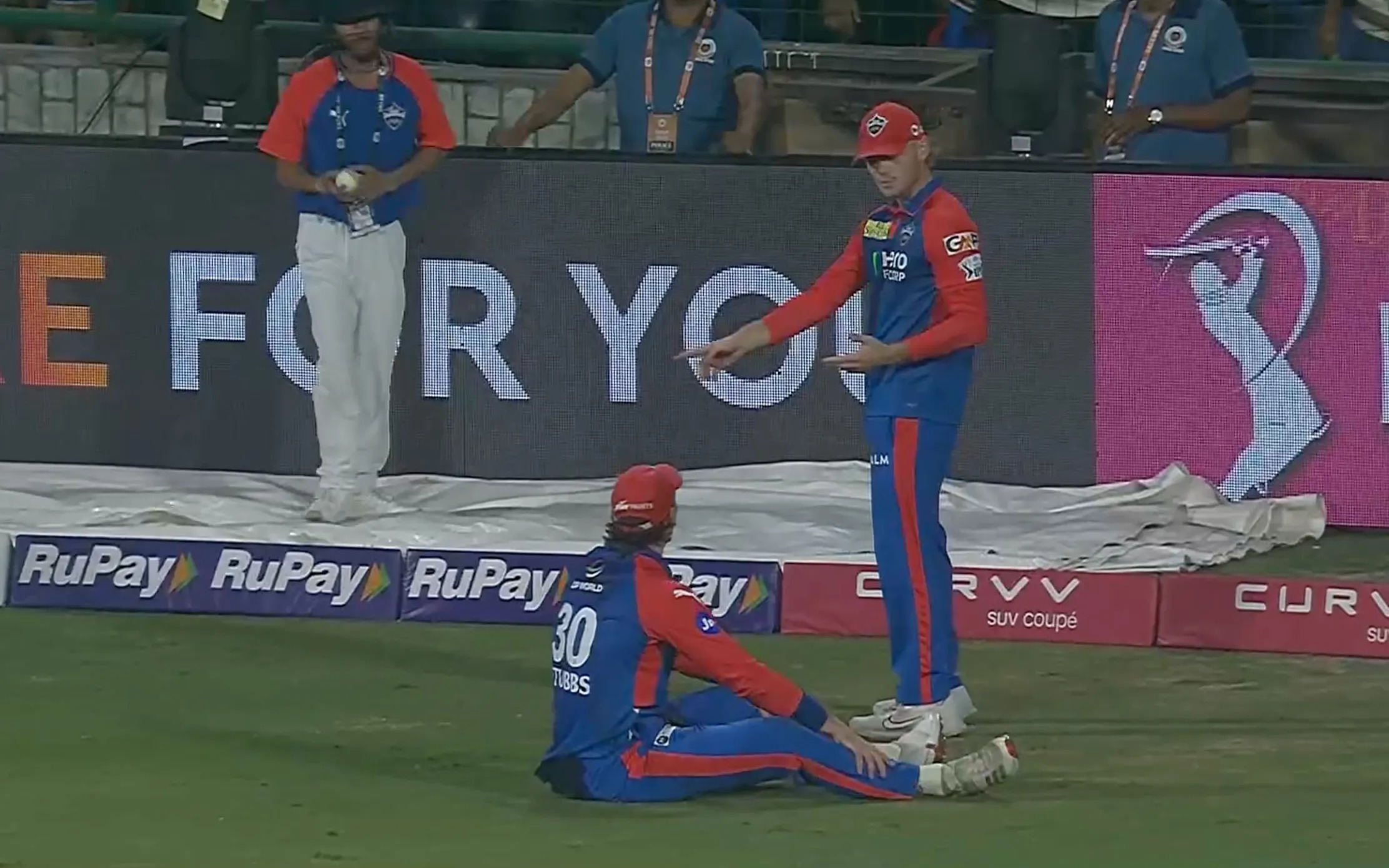IPL 2025: Tristan Stubbs drops catch to avoid collision with Jake Fraser-McGurk, Tilak Varma gets a life