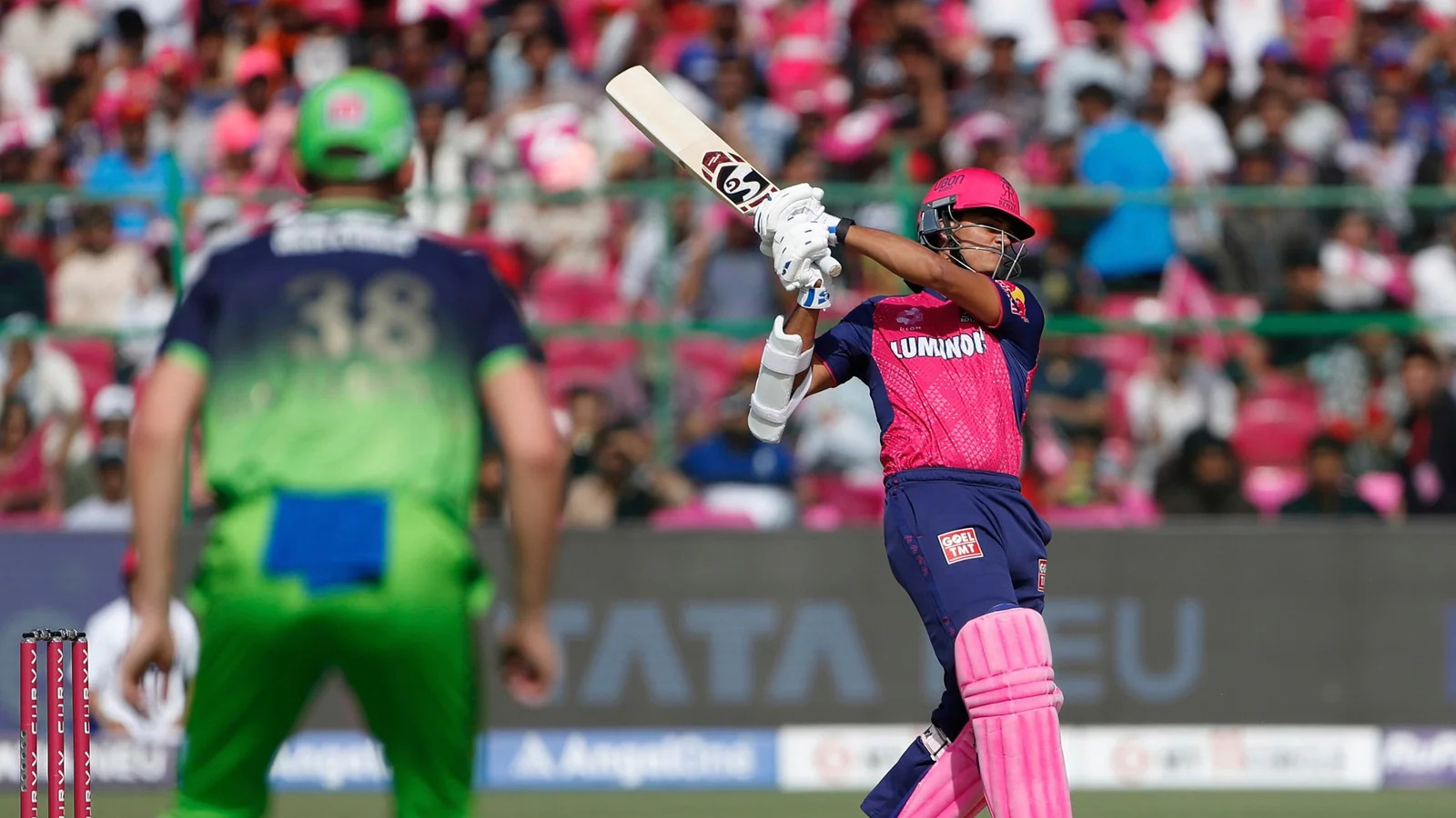 IPL 2025: Funniest Memes from RR vs RCB Mid-Innings of Match 28