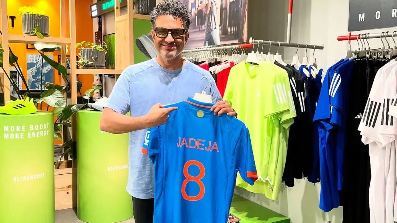 IPL 2025: Sanjay Manjrekar slyly poses with Ravindra Jadeja's India jersey