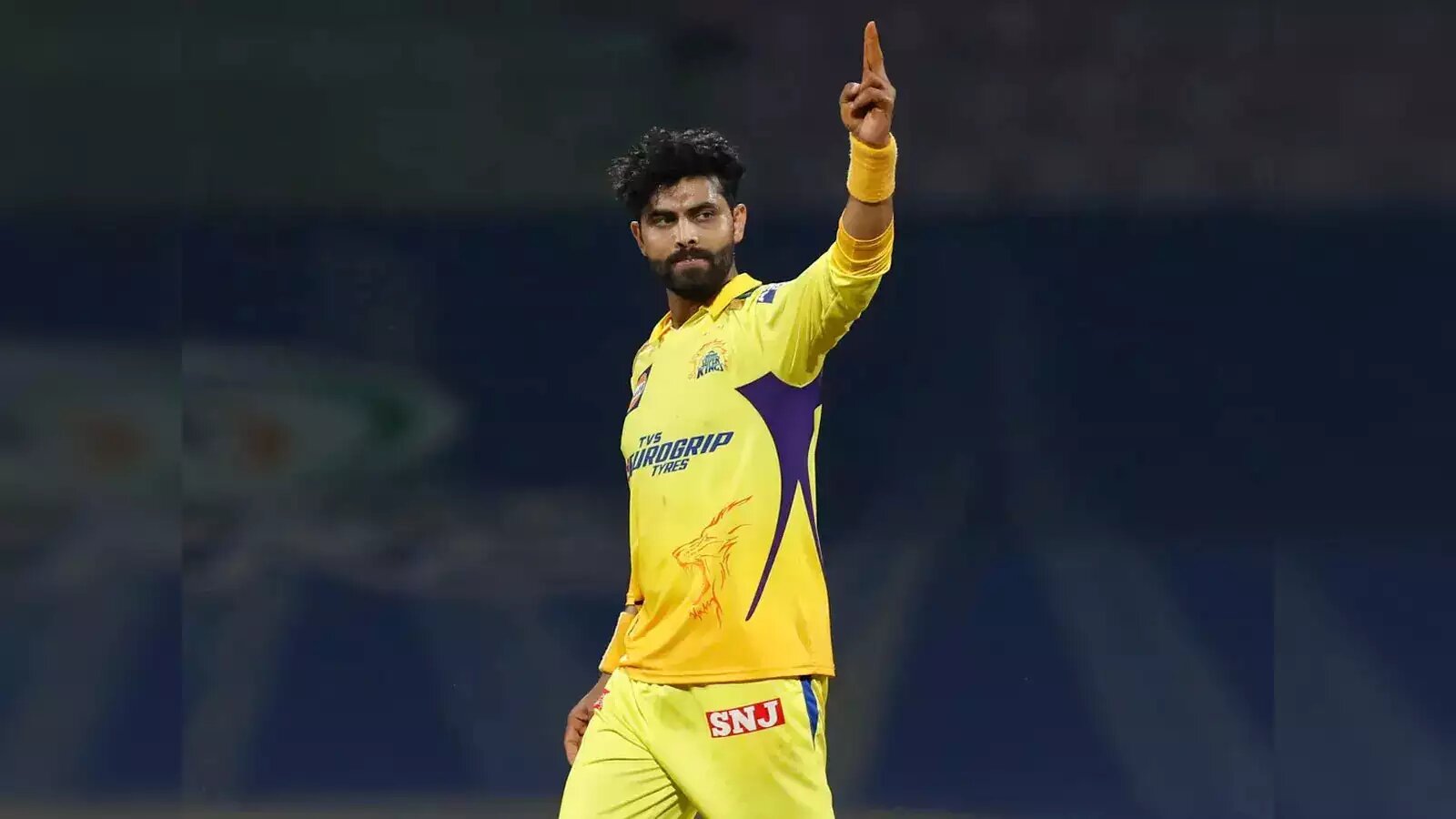 watch video ravindra jadeja does gun celebration after dismissing glenn maxwell csk vs rcb 90806492