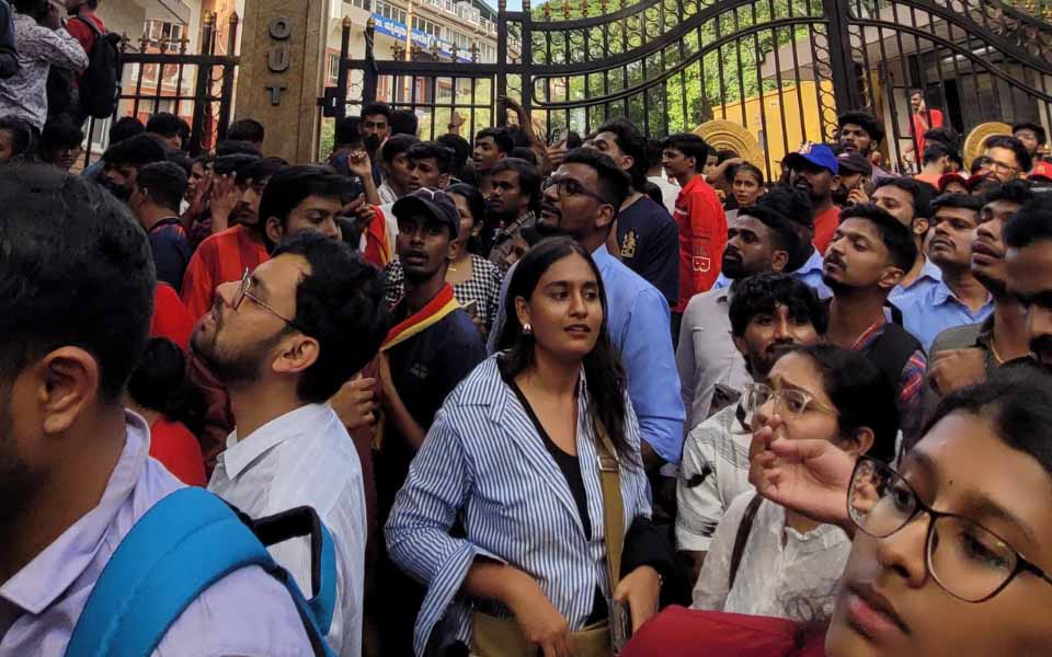 1749208010515 Chinnaswamy Stadium