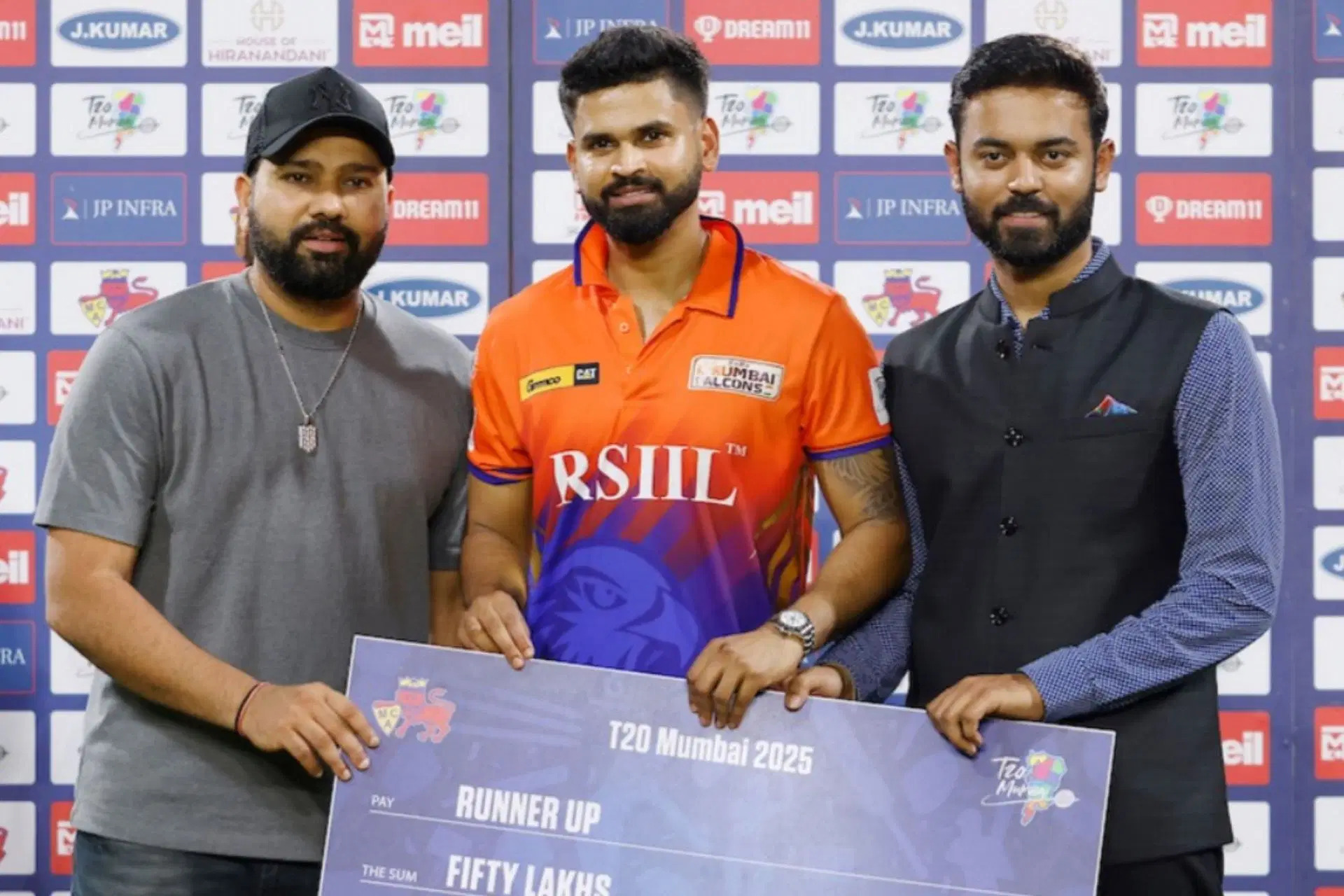 [WATCH] Rohit Sharma hands over runner-up medal to Shreyas Iyer in T20 Mumbai 2025 final