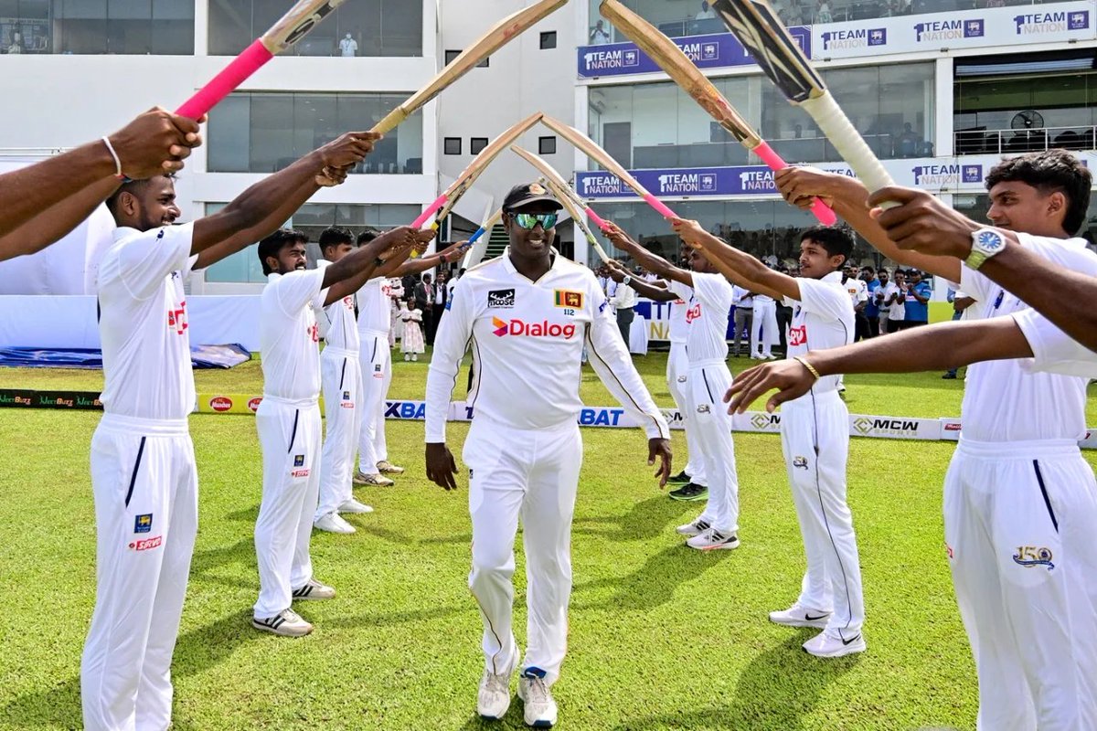 Angelo Mathews gets guard of honour from Sri Lanka teammates in farewell Test