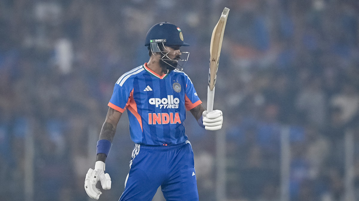 'Walks out like a superhero in a movie' - Legendary pacer lauds Hardik Pandya after record knock in Ahmedabad T20I