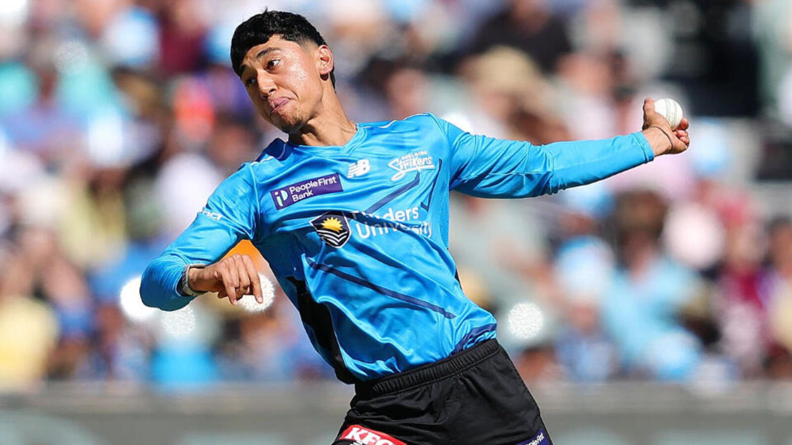 [WATCH] BBL 2025-26: Mumbai-born Jerrssis Wadia strikes twice in first two balls vs Melbourne Renegades