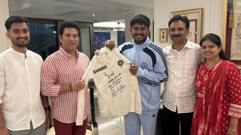 Sachin Tendulkar gifts Ayush Mhatre a signed jersey after U19 World Cup triumph